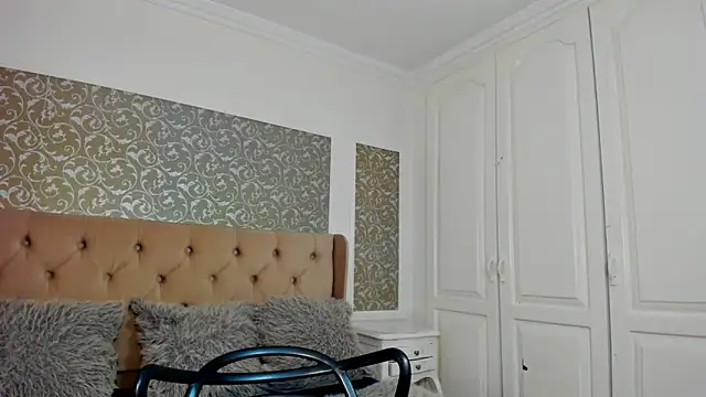 IssadoraJames online show from September 27, 2:02 pm