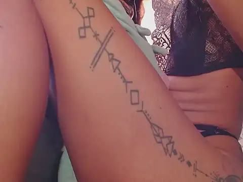 chanel 1041 online show from April 17, 9:50 pm