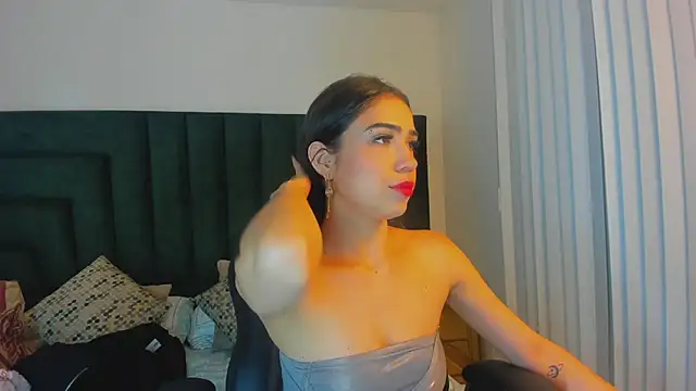 Snapshot of FaloonRoussel chatting on September 20, 7:01 pm FaloonRoussel online show from September 20, 7:01 pm