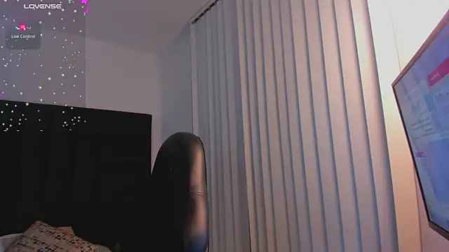 Snapshot of FaloonRoussel chatting on September 17, 6:06 pm FaloonRoussel online show from September 17, 6:06 pm
