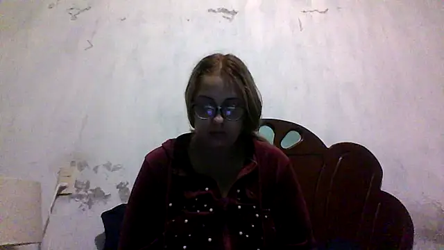 Samanthat33 online show from September 23, 6:00 am