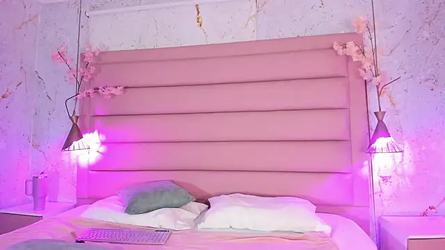 sabrinamilani online show from December 3, 3:20 am