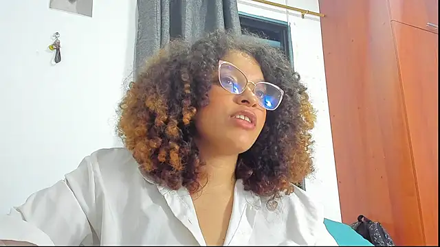 Snapshot of Ada_gales_ chatting on October 30, 3:53 am Ada gales  online show from October 30, 3:53 am