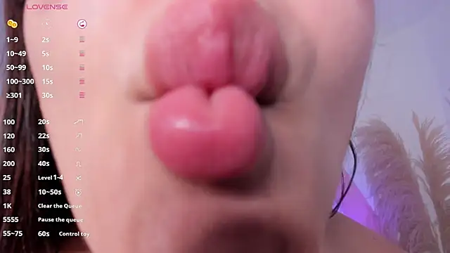 isabella whiithe online show from April 2, 5:32 pm