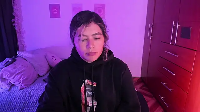Snapshot of StephaniFox chatting on October 12, 1:52 am StephaniFox online show from October 12, 1:52 am