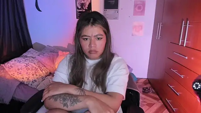 StephaniFox online show from March 29, 4:11 am