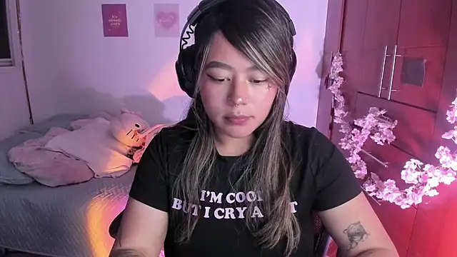 Snapshot of StephaniFox chatting on October 3, 3:33 am StephaniFox online show from October 3, 3:33 am