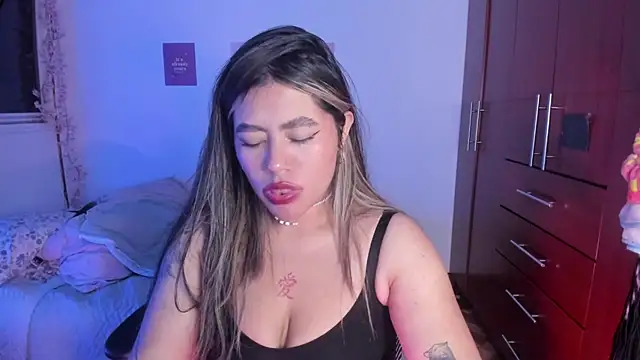 Snapshot of StephaniFox chatting on October 19, 2:57 am StephaniFox online show from October 19, 2:57 am