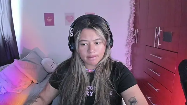 Snapshot of StephaniFox chatting on September 21, 9:13 pm StephaniFox online show from September 21, 9:13 pm