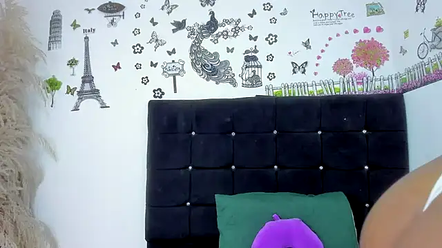 Snapshot of LariissaWilson chatting on October 16, 4:37 am LariissaWilson online show from October 16, 4:37 am