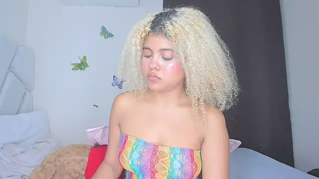 sofiacastillo01 online show from March 5, 12:39 am