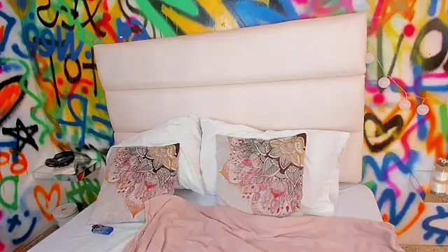 Liana Bernocchi online show from November 22, 8:55 pm