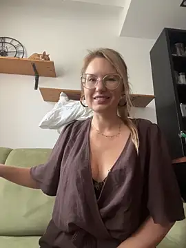 Vanilladreams online show from June 30, 4:50 pm