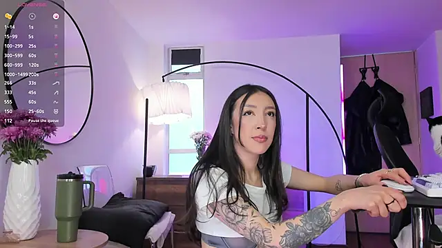 ariana fitl  online show from March 25, 1:58 pm