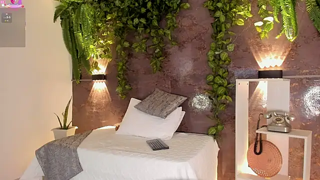 emily hunter12 online show from March 23, 2:56 pm