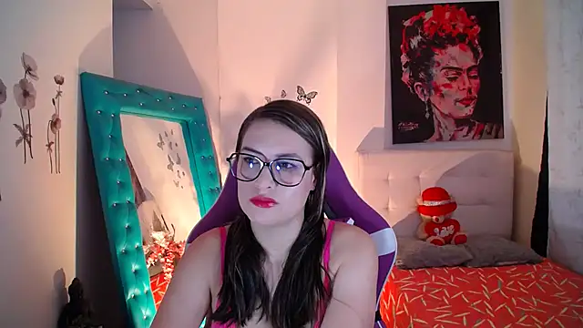 Snapshot of esmeraldaa230 chatting on September 15, 7:32 pm esmeraldaa230 online show from September 15, 7:32 pm