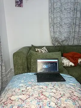 Favoritegirl1 online show from March 5, 9:43 pm