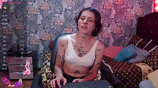 pretty cristal69 online show from April 17, 10:23 pm