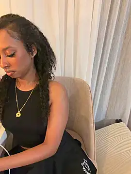 Your Paris online show from February 26, 7:40 am