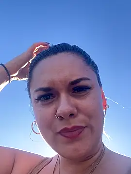 Luccreccia  online show from October 8, 1:59 pm