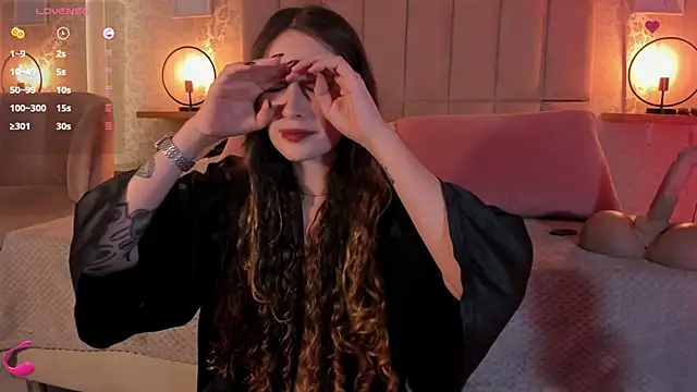 Amy-Parrish online show from December 20, 8:02 pm