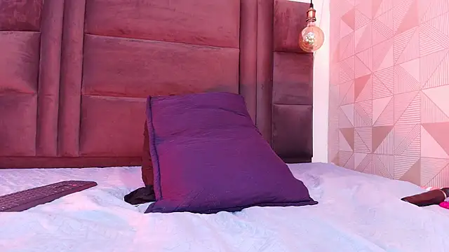 hot dione online show from October 3, 7:52 pm