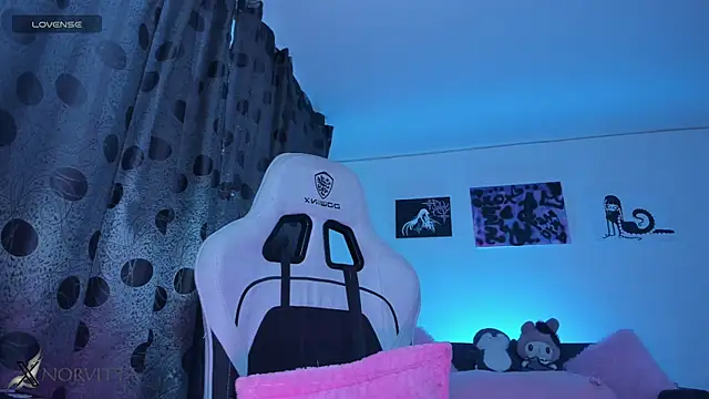 satanbabee online show from December 15, 10:37 pm