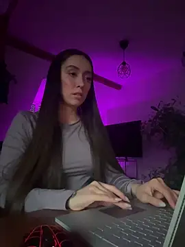 emiliasommer online show from November 29, 3:49 pm