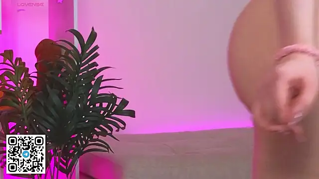 oliviabr0wn0 online show from February 15, 7:51 am