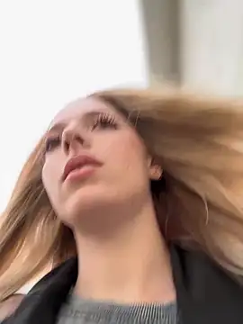 LoraaDoll online show from September 18, 3:32 pm