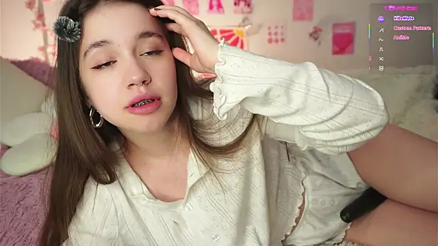 AmiLewis online show from February 7, 1:20 am