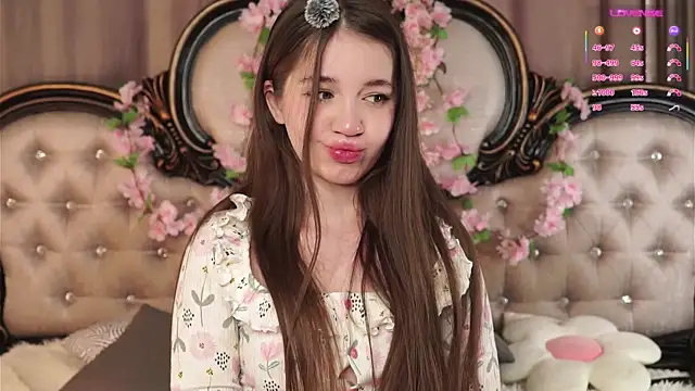 AmiLewis online show from April 11, 1:12 am