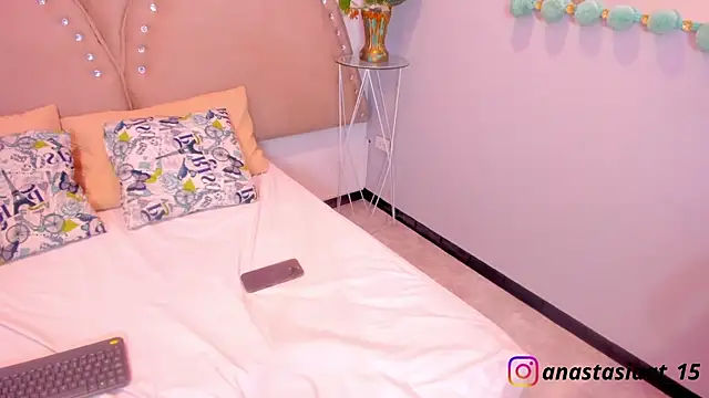 Miia Thompsonn online show from November 25, 3:20 am