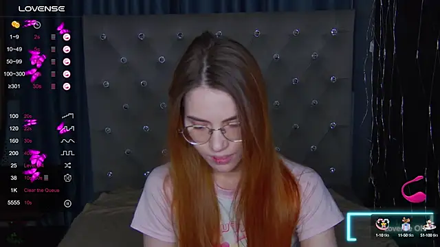 Snapshot of EmilyKents chatting on September 9, 1:49 am EmilyKents online show from September 9, 1:49 am