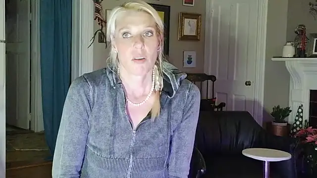 Glamazonx online show from December 15, 1:44 am