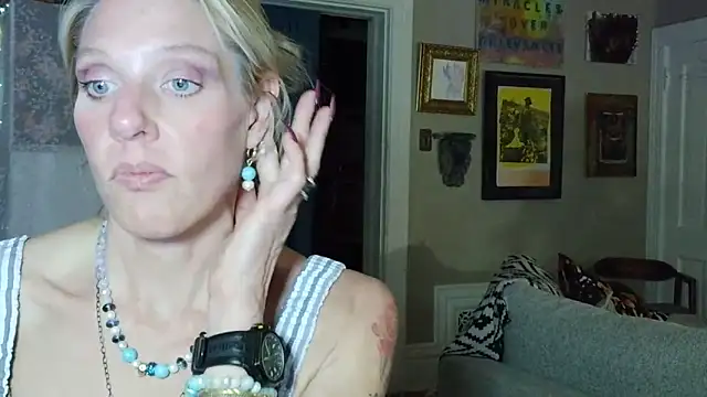 Glamazonx online show from April 17, 4:58 am