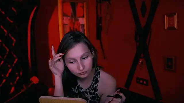 Snapshot of EllaHorton chatting on October 4, 12:44 pm EllaHorton online show from October 4, 12:44 pm