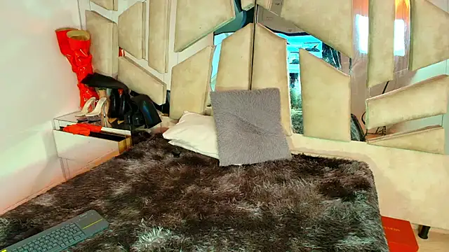 Natalyefoster online show from January 8, 7:07 pm