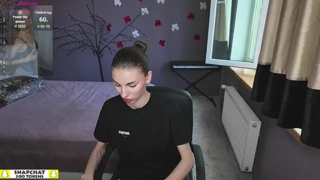 EmmyGreans online show from April 17, 11:45 am