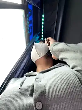 May-Squirt online show from November 3, 5:00 am