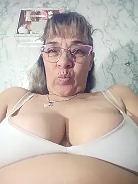Snapshot of biancchi chatting on October 8, 11:31 pm biancchi online show from October 8, 11:31 pm