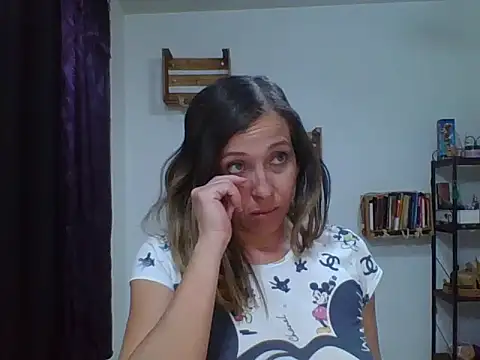 Snapshot of charlott_ponce chatting on October 18, 5:32 am charlott ponce online show from October 18, 5:32 am