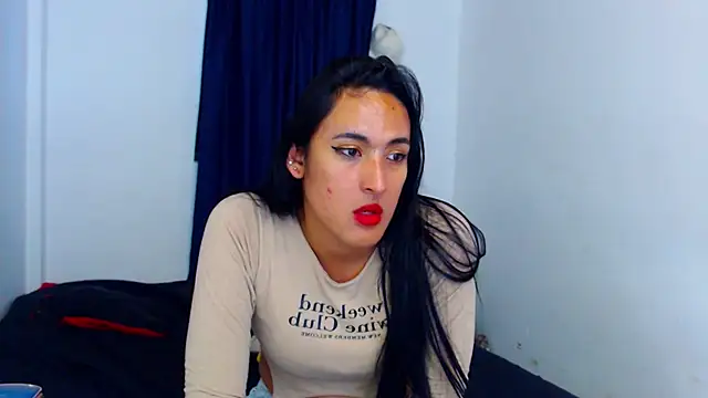Snapshot of misss_estrella chatting on October 16, 6:32 pm misss estrella online show from October 16, 6:32 pm