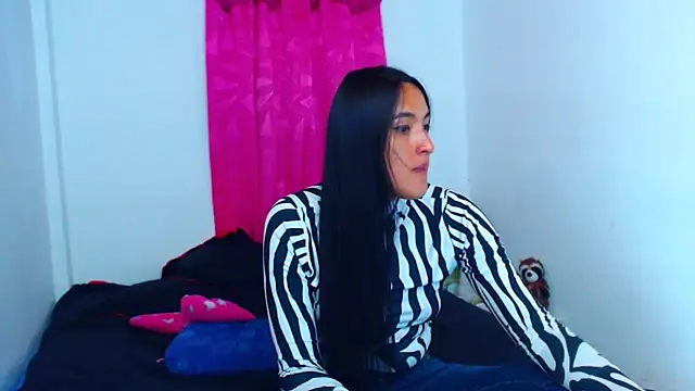 misss estrella online show from November 22, 8:00 pm