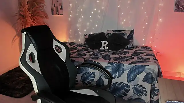 Riana Kean online show from February 25, 3:27 am