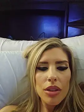 ellieconradxo online show from June 13, 4:10 am