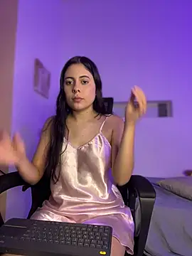 little isabela1 online show from May 19, 4:52 am