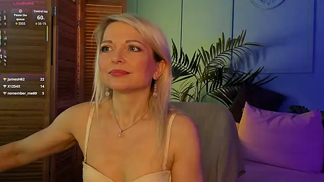 Snapshot of Gloria_Lovely chatting on September 12, 11:28 am Gloria Lovely online show from September 12, 11:28 am
