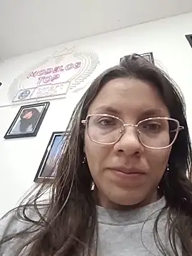 karlamorris  online show from November 1, 3:05 pm