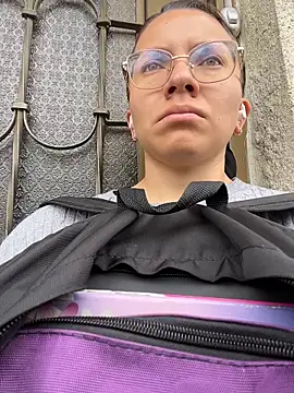 karlamorris  online show from February 3, 1:16 pm